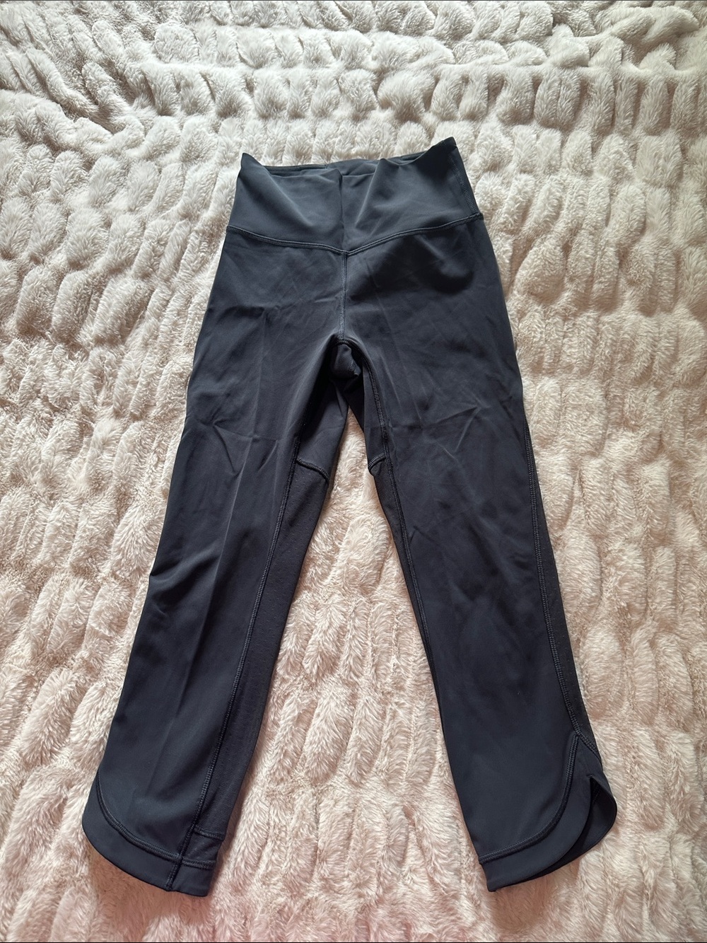 Lululemon Leggings Gray High-Waist Athletic Leggings Mesh Detail size 4 Crop
